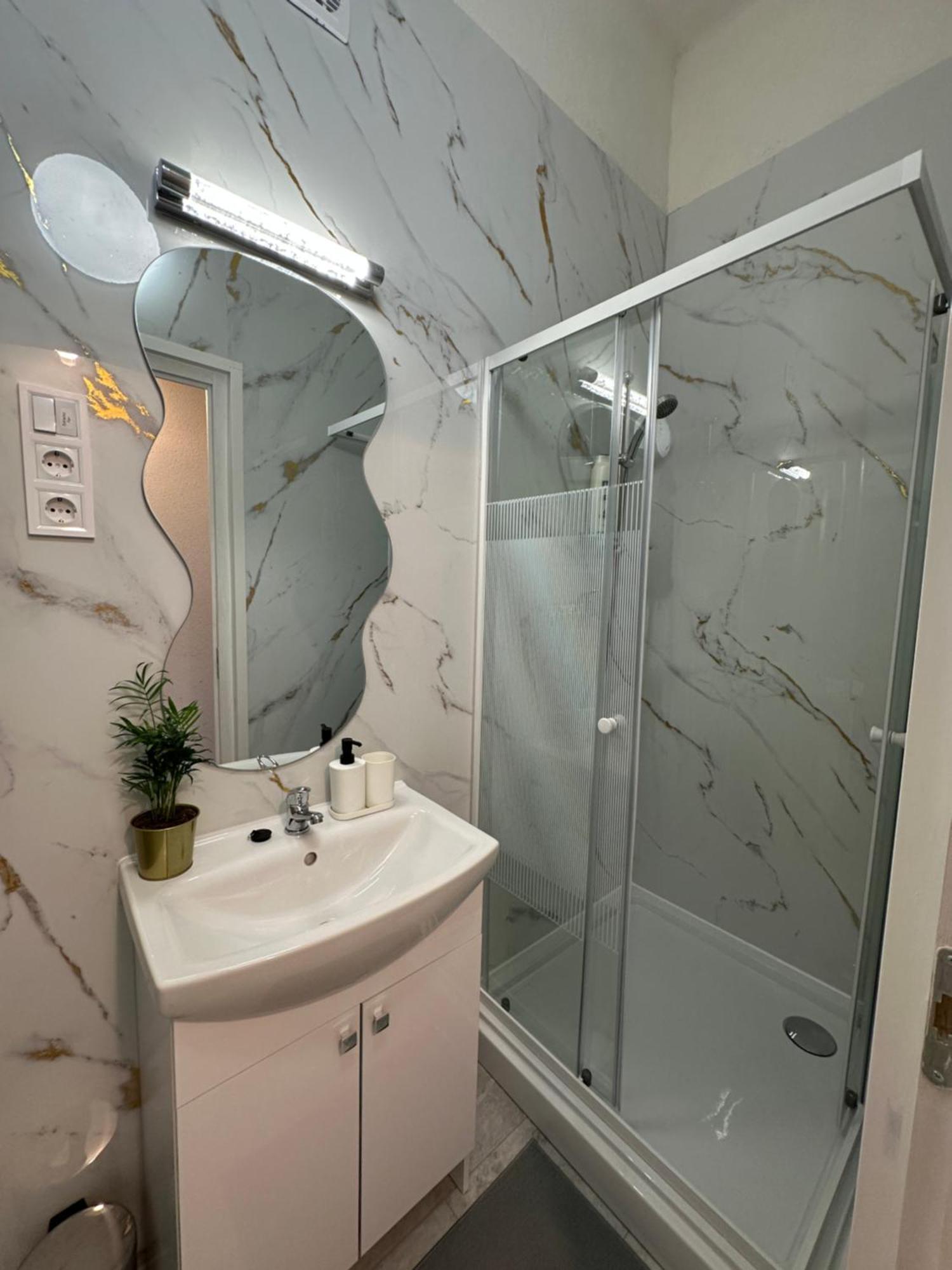 Apartament Deri Corner By Downtown